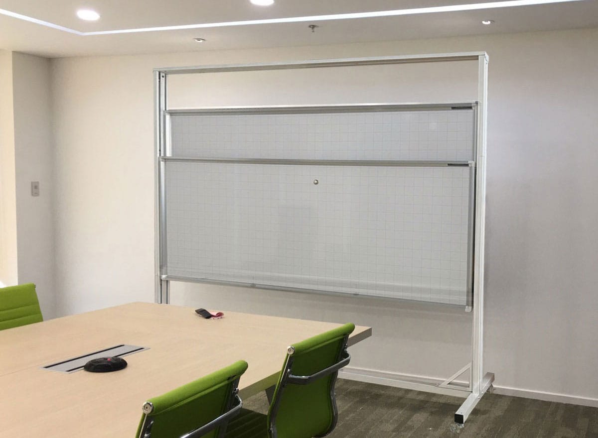 Bảng trắng viết bút lông trượt đứng có chân